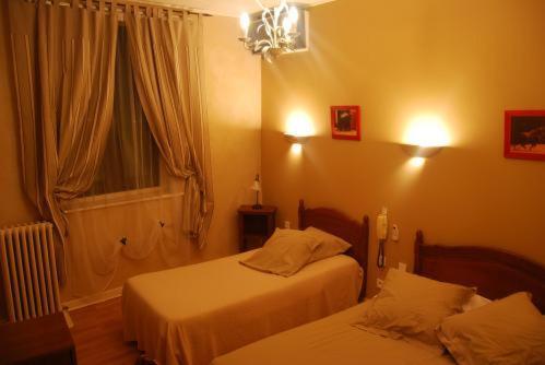 Hotel Moderne Un Coin De ... Remoulins Zimmer foto